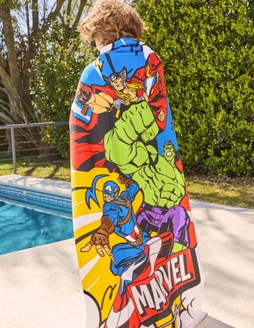 Toallon con Bolso Microfibra 70x130cm AVENGERS PIÑATA