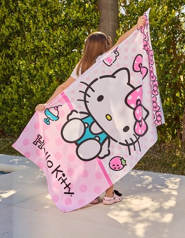 Toallon con Bolso Microfibra 70x130cm HELLO KITTY PIÑATA
